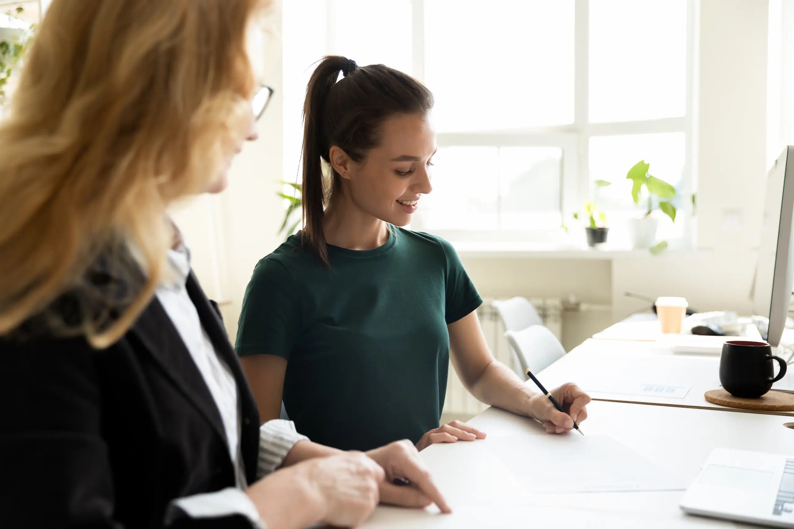 Deux femmes qui travaillent